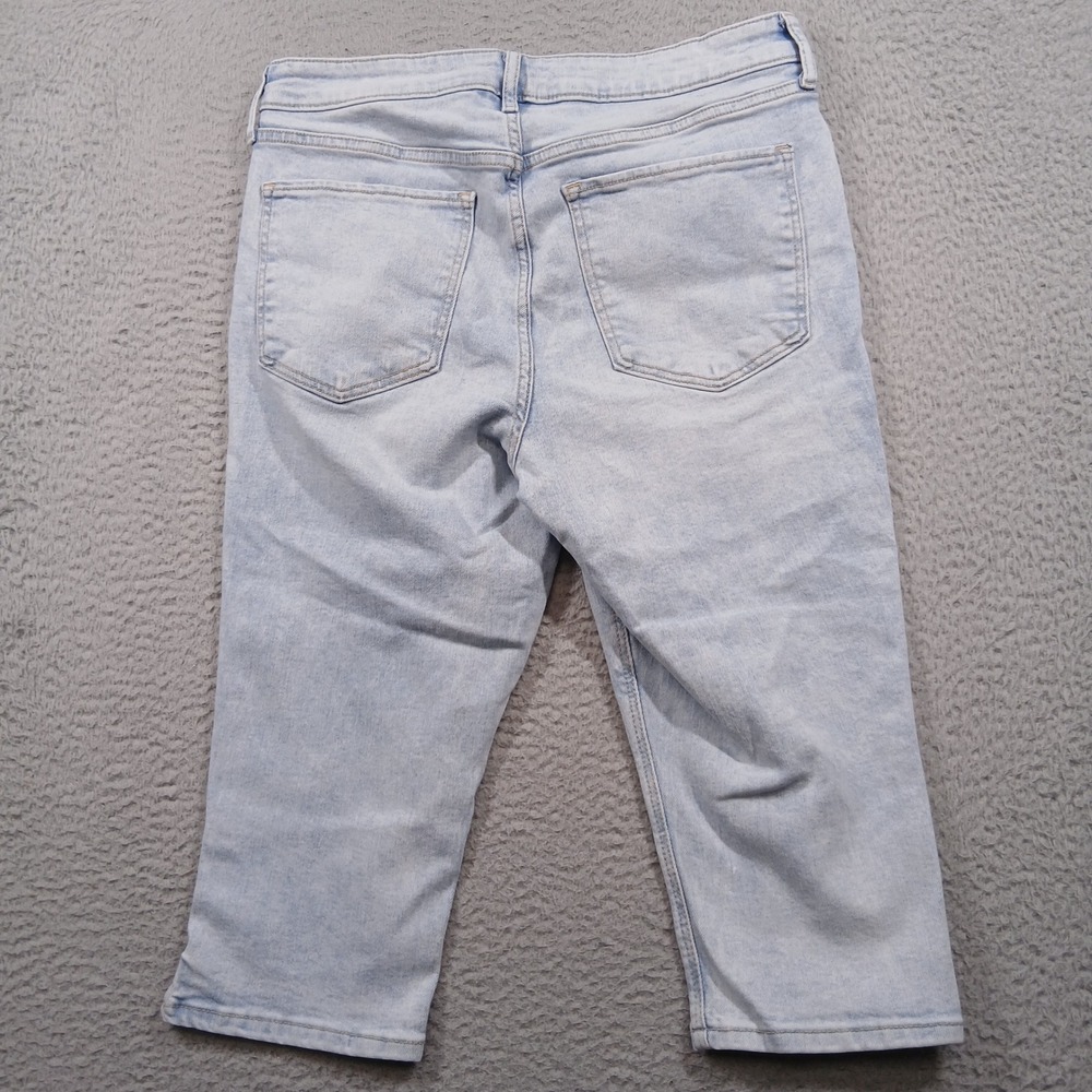 Old Navy High Rise Capri Jeans Light Wash Secret-Smooth Pockets Women's 12 EUC‎ - Picture 3 of 14